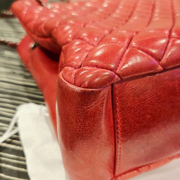 Chanel Fuchsia Quilted Iridescent Calfskin Leather New Bubble Small Tote Bag - Picture 15 of 16